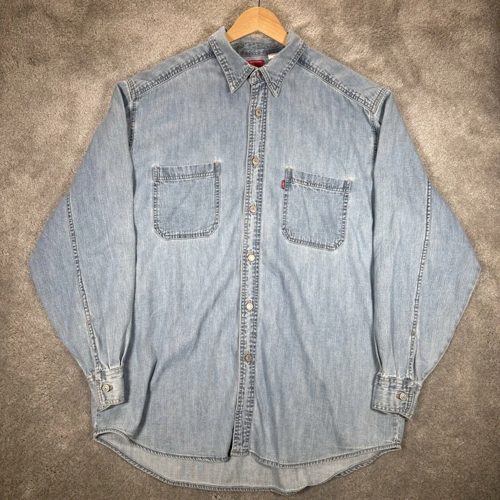 Vintage Levis Shirt Mens M Light Blue Denim Long Sleeve Button Up Pockets 2002